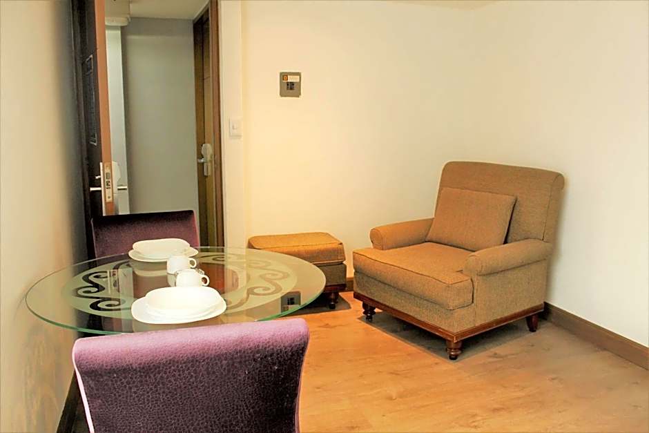 Condesa Suites