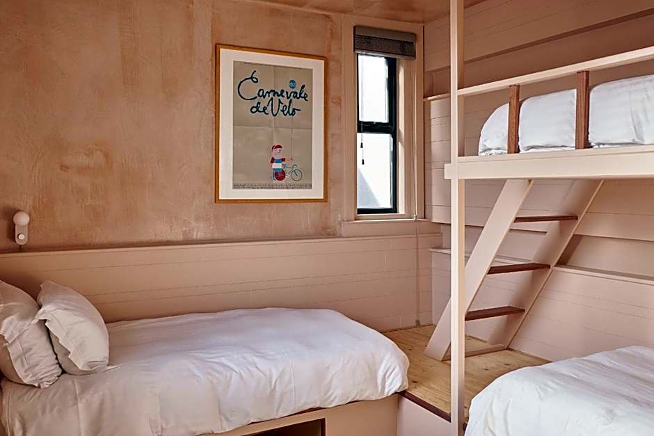 Deus Ex Machina Hotel