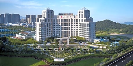 HUALUXE Ningbo Harbor City By IHG