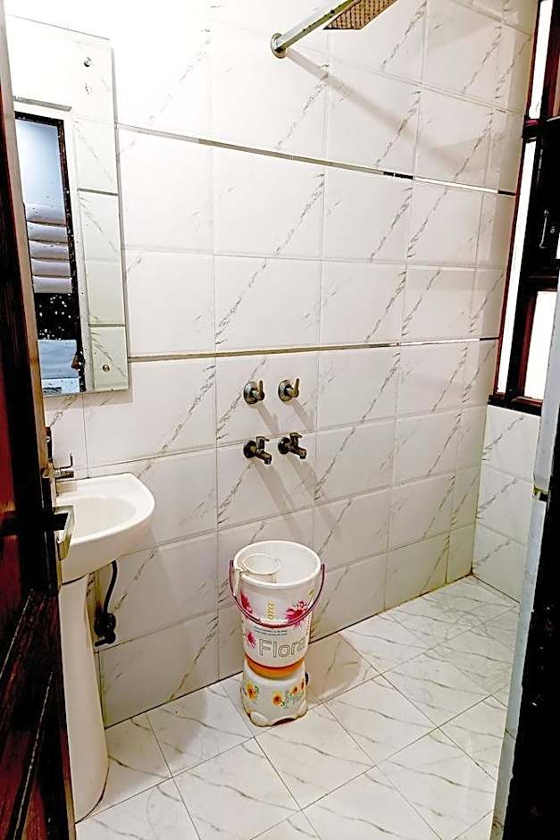 Hotel Crystal Deluxe @New Delhi Railway Station