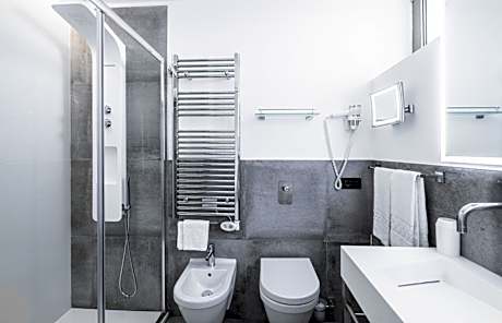 Deluxe Double or Twin Room with Balcony and Beach Access