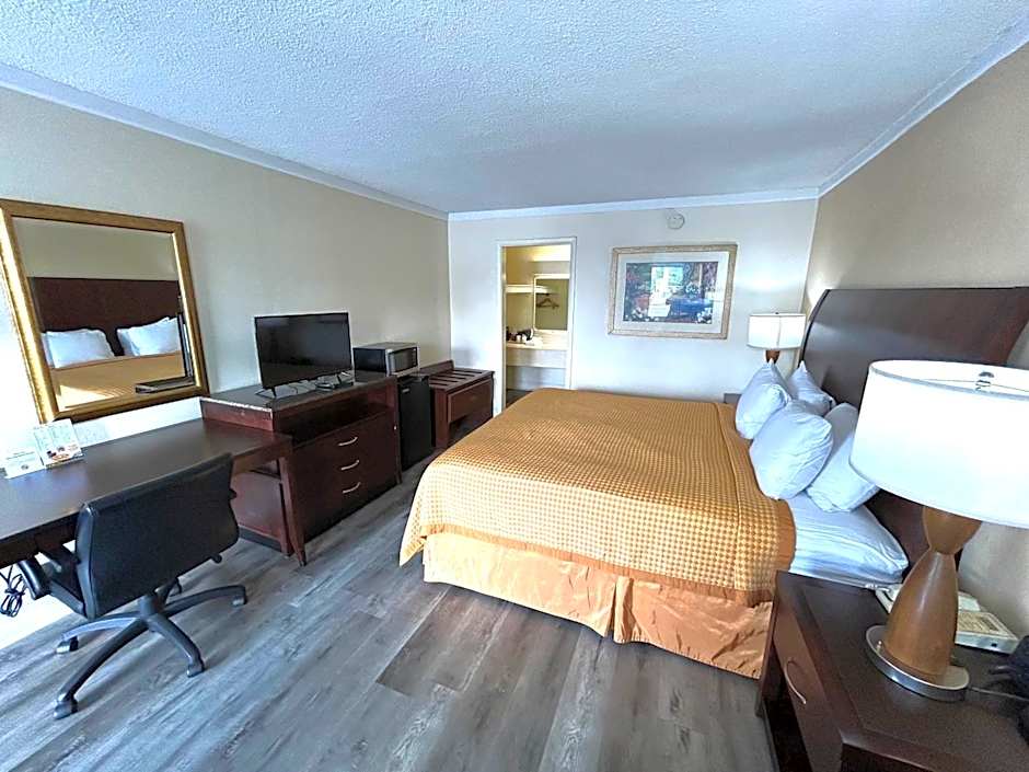 Relax Inn Perry National Fairgrounds Area I-75