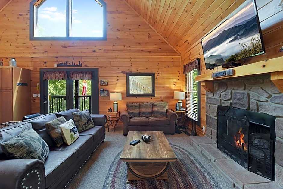 Ryes and Shine Bootlegger's Cabin! Hot Tub* Pool* Arcade* Billiards *EV * Pet Friendly
