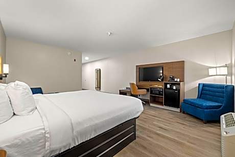 King Suite - Accessible/Non-Smoking