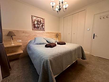 Two-Bedroom Apartment with Private Spa Bath