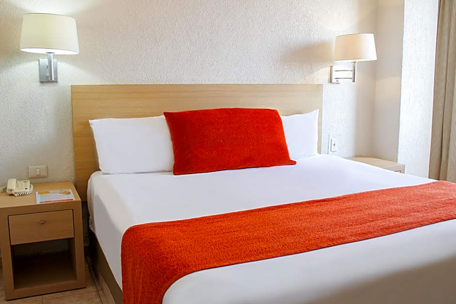 Hotel & Suites Real del Lago