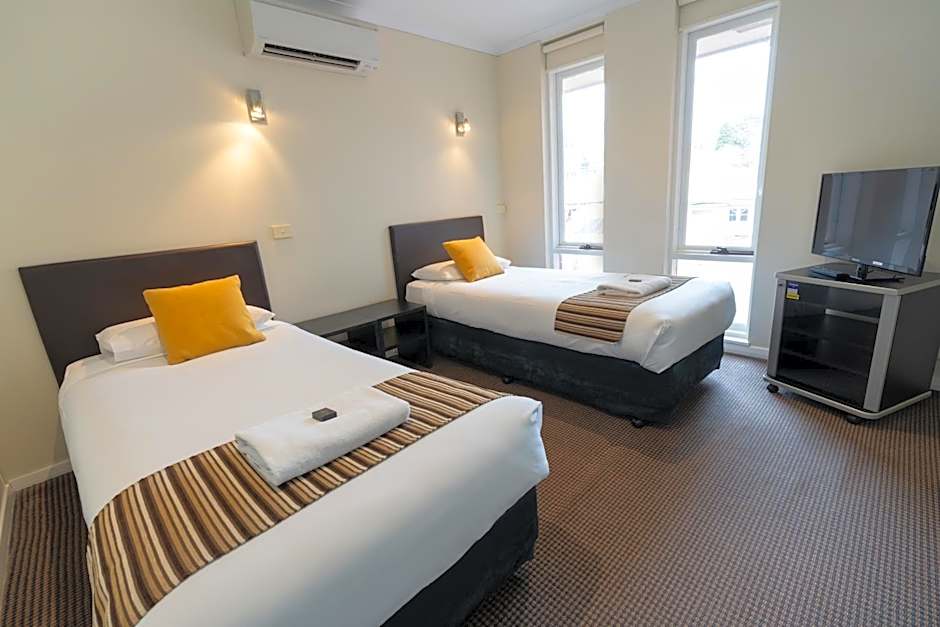 Sovereign Park Motor Inn