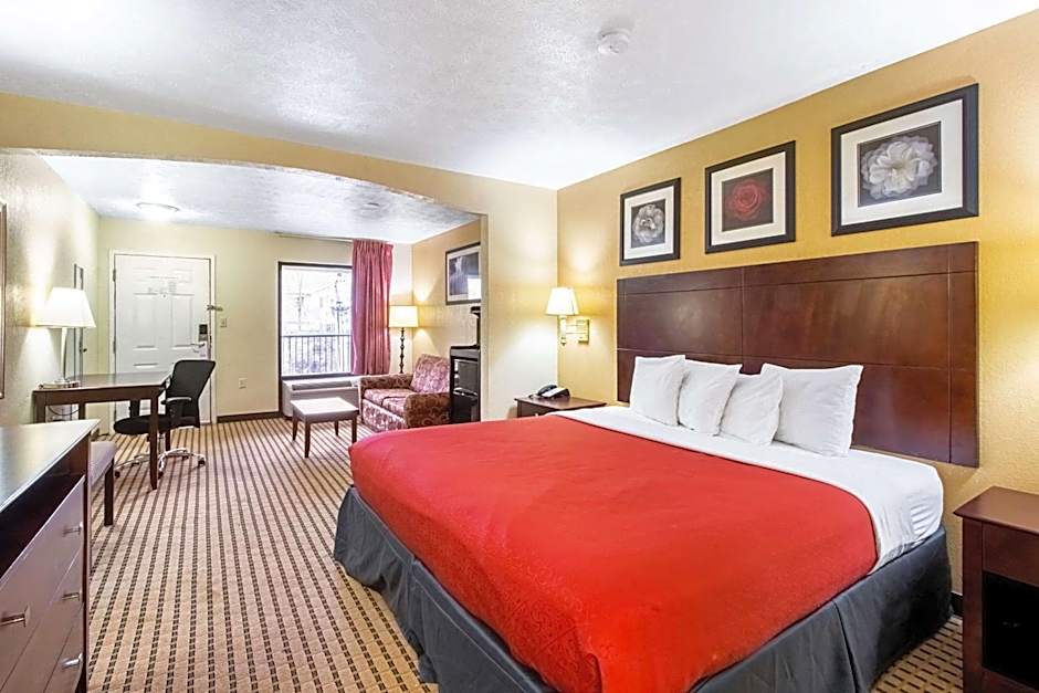 Quality Inn & Suites Dickson