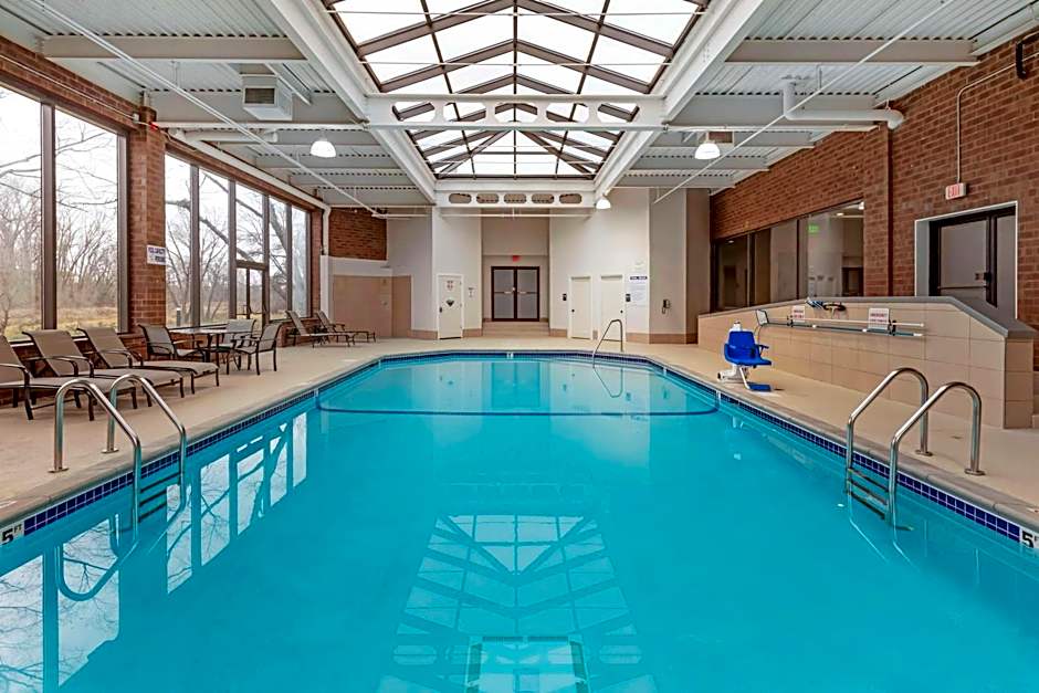 Brooklyn Center Hotel & Conference Center
