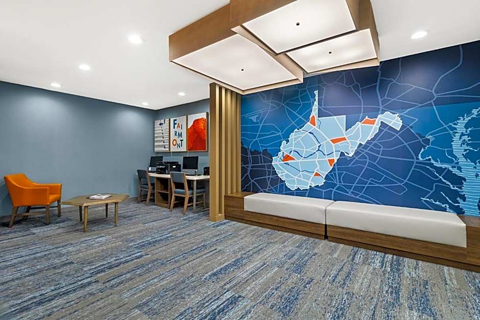 Holiday Inn Express & Suites Fairmont By IHG