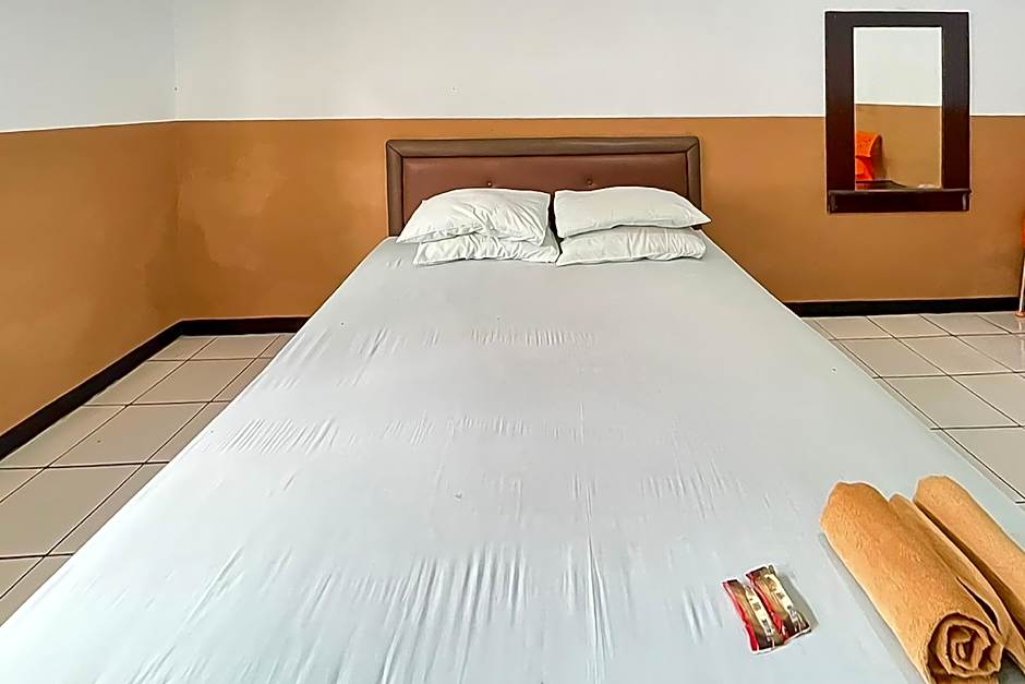 Hotel Shanty Mitra RedDoorz