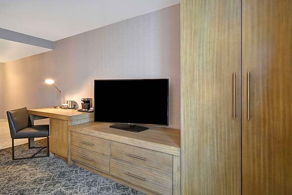 DoubleTree by Hilton St. Louis-Airport