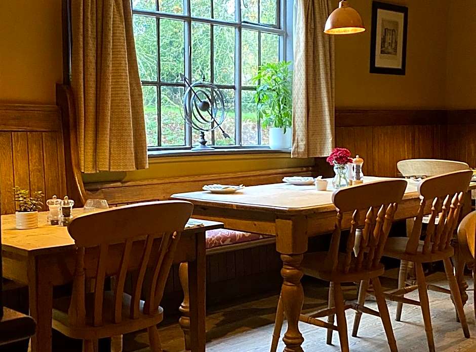 Kings Head Low House