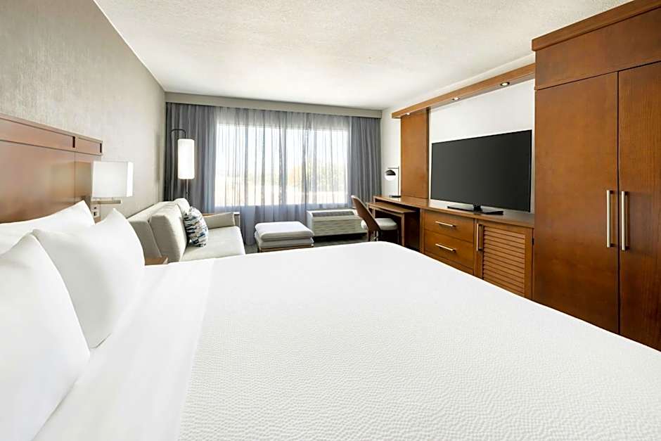 Courtyard by Marriott Los Angeles Woodland Hills