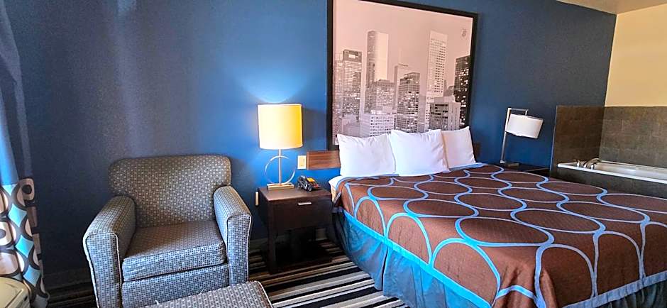 Super 8 by Wyndham Dilley TX