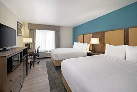 Queen Room with Two Queen Beds with Mobility Accessible Tub