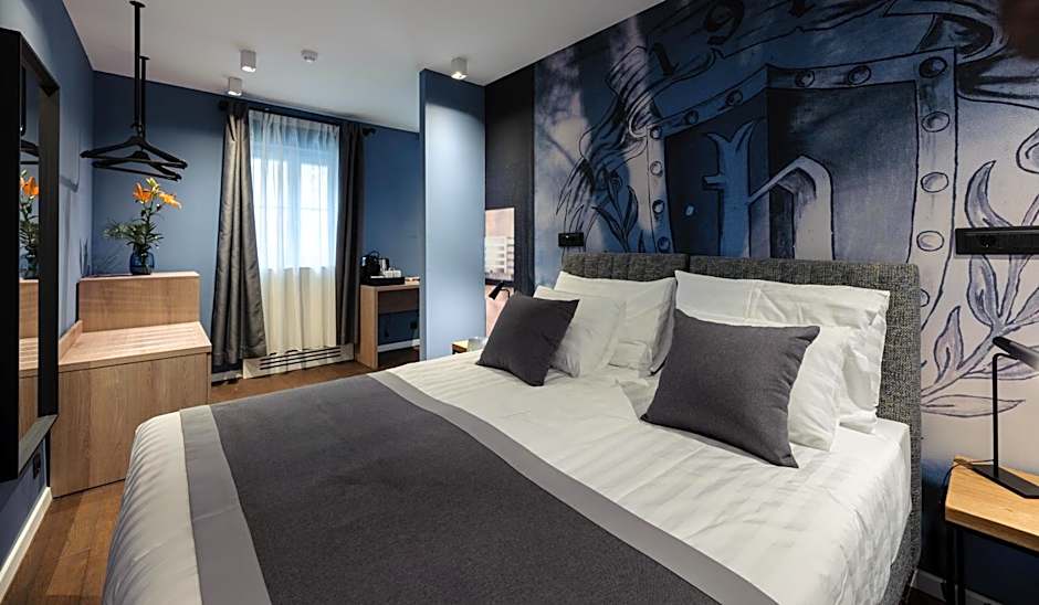 Camera Hotel