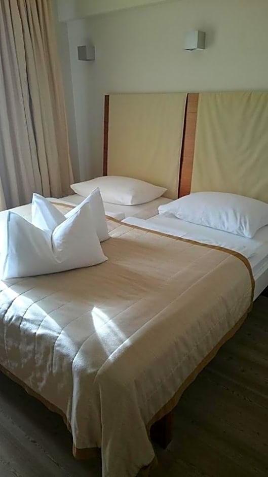 Hotel Schloss Weikersdorf