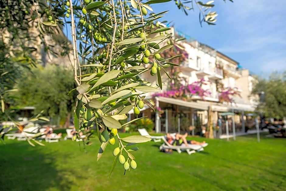 Hotel Baia Azzurra - Lake Front