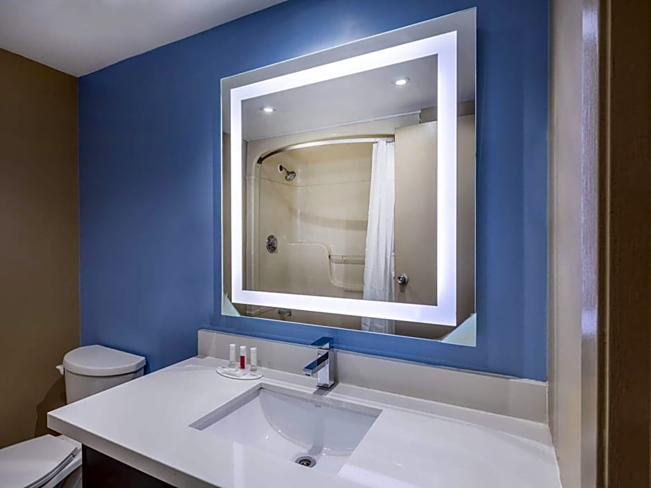 Super 8 by Wyndham Toronto East ON