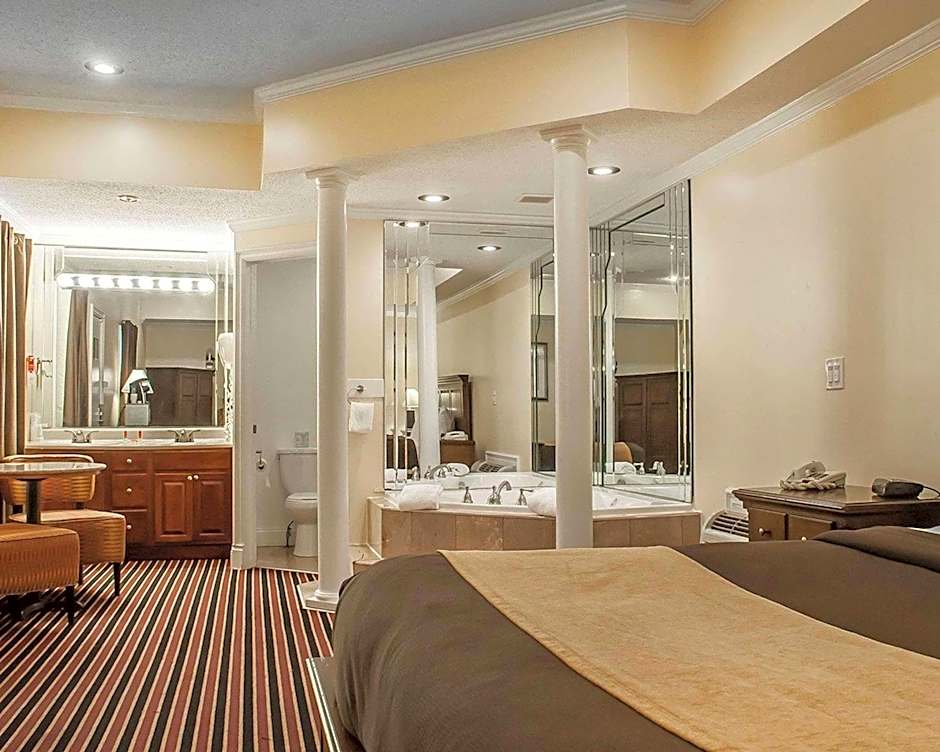 Econo Lodge At The Falls North