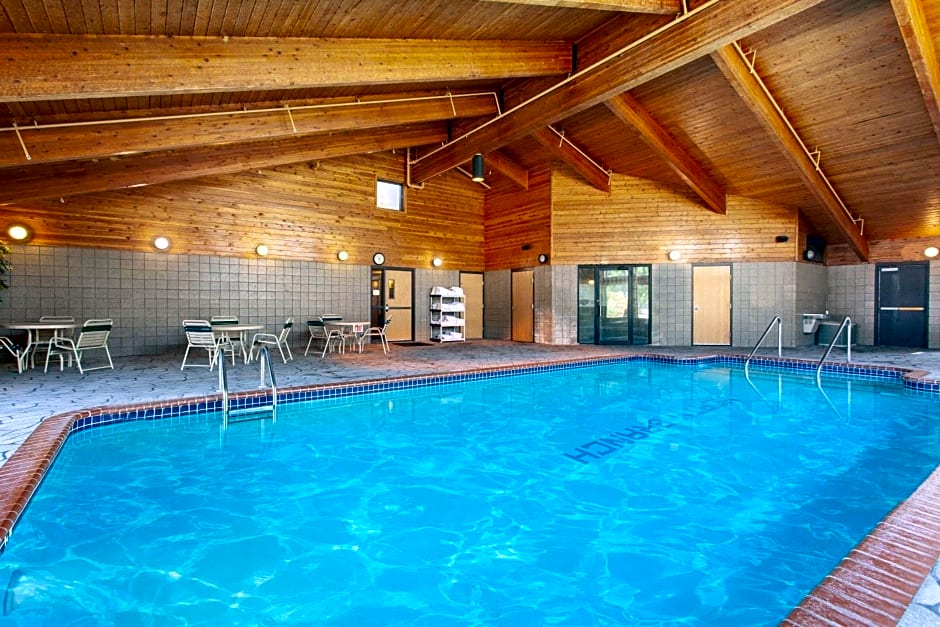 AmericInn by Wyndham North Branch