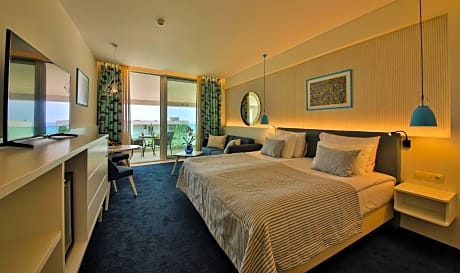 Deluxe Double Room (3 Adults) 