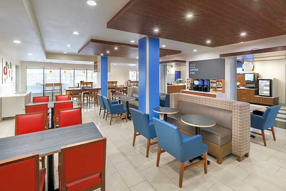 Holiday Inn Express And Suites OAKHURST-YOSEMITE PARK AREA By IHG