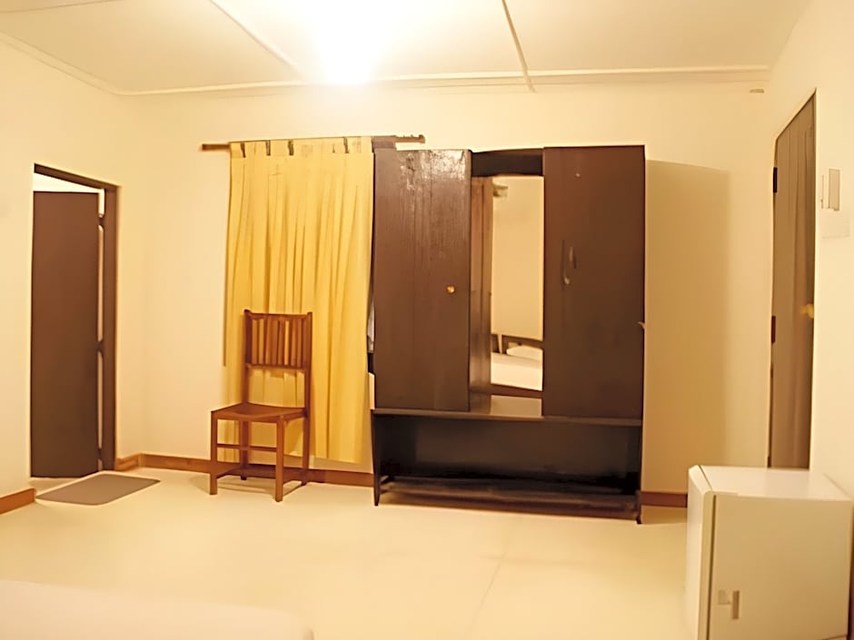 Thiranagama Beach Hotel – Hikkaduwa, CO