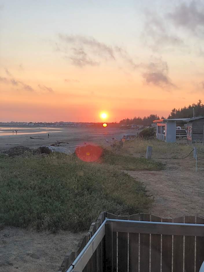 Crescent Beach Motel