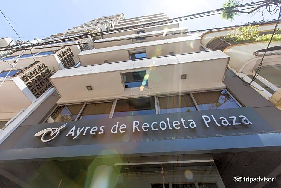 Recoleta Plaza by Ayres