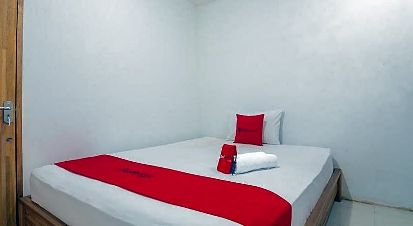 RedDoorz near Gajah Mada Pontianak