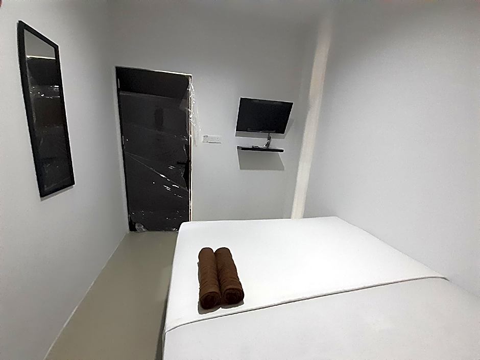 Capital O 93076 Batam Backpacker Guesthouse 2