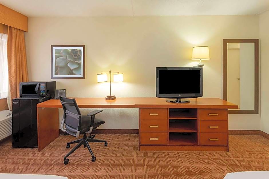 La Quinta Inn & Suites by Wyndham Minneapolis Airport Bloomingto