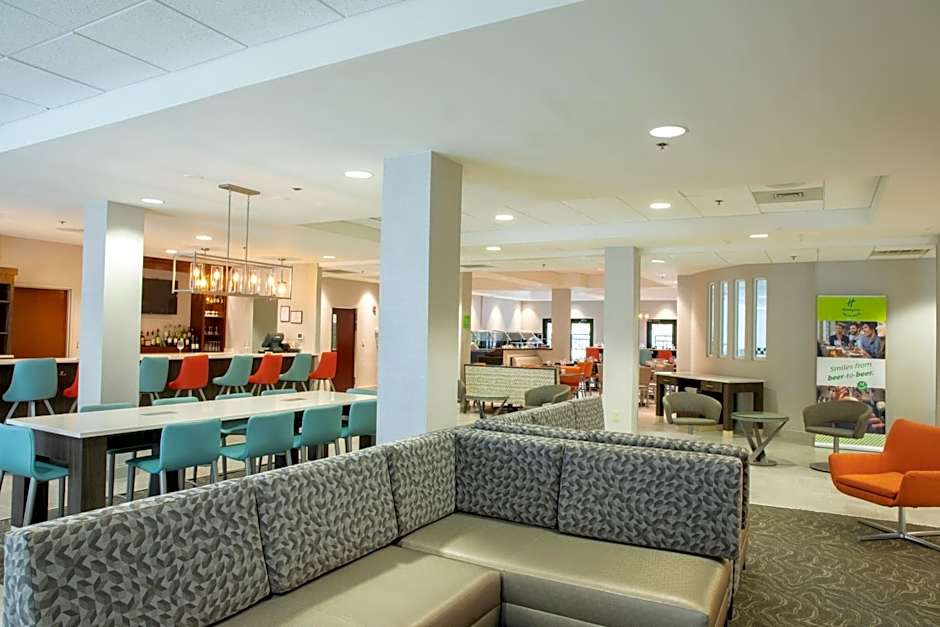 Holiday Inn & Suites Raleigh-Cary (I-40 @Walnut St) By IHG