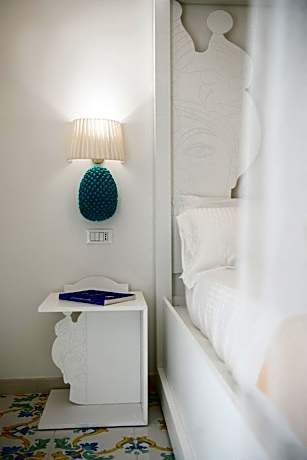 Deluxe Room (2 Adults + 1 Child)