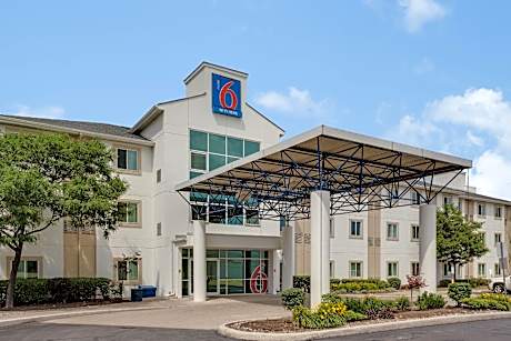 Motel 6-Brampton, ON - Toronto