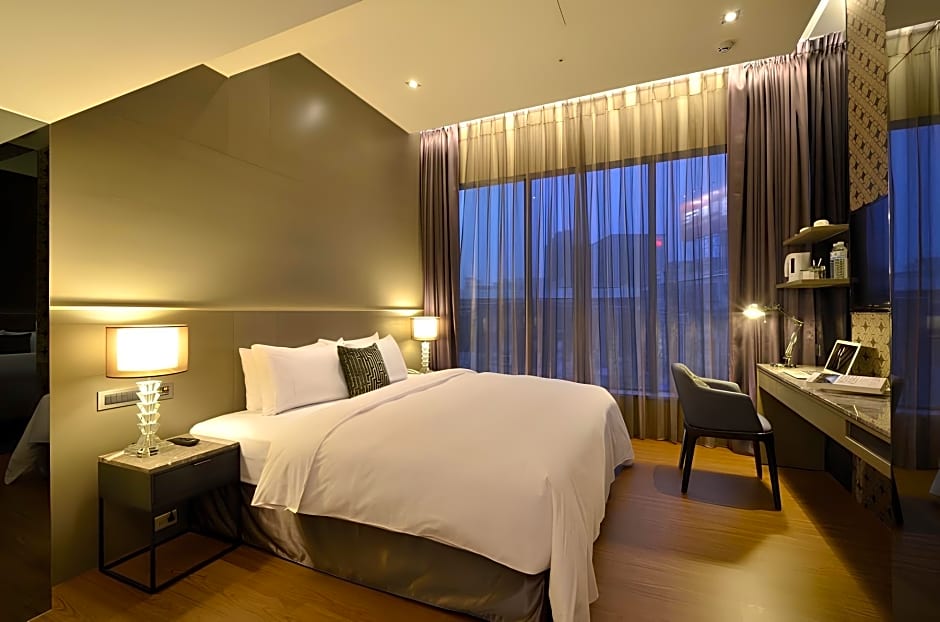 Amici Hotel Six Star Hostel