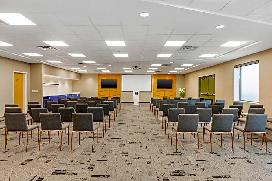 Clarion Lakeside Inn & Conference Centre