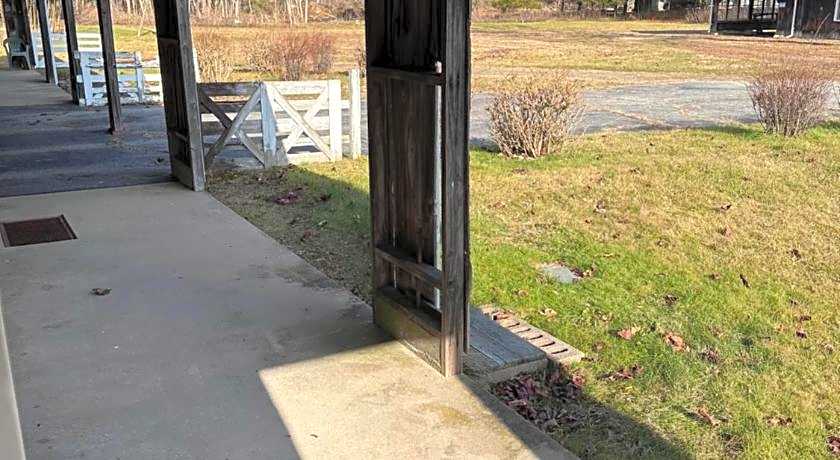 Village Motel by OYO