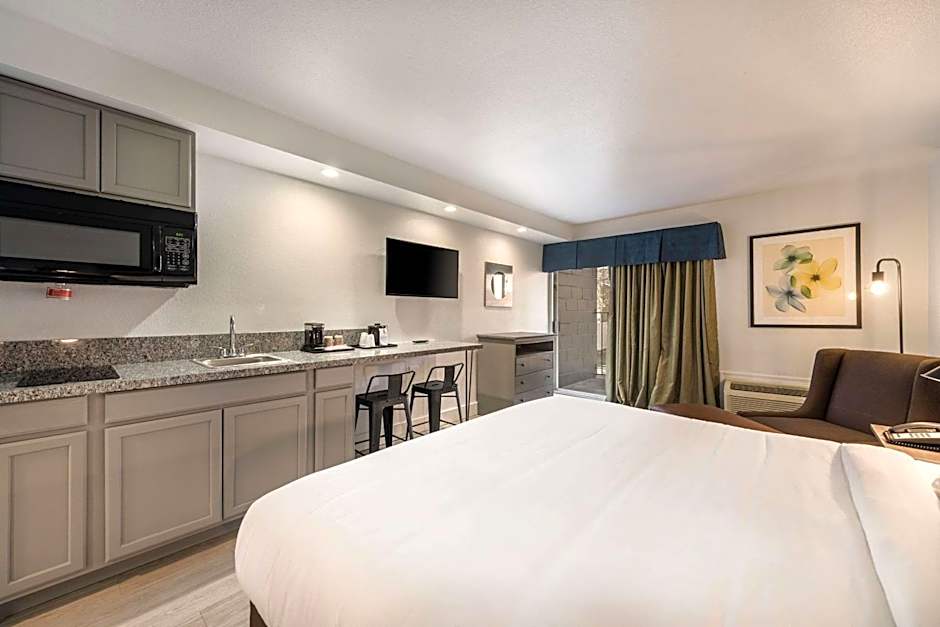 Suburban Studios Williamsburg Central