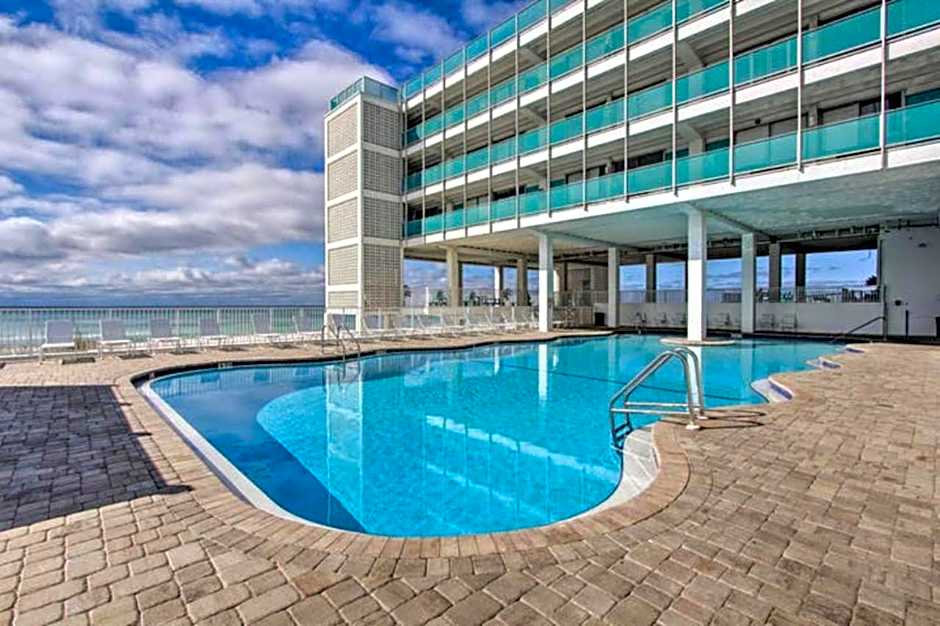 COUPLES GETAWAY, HONEYMOON SWEET, Perfectly Cozy Beach Front Condo with kitchen, pool, free parking,CHECK-IN AT DOOR