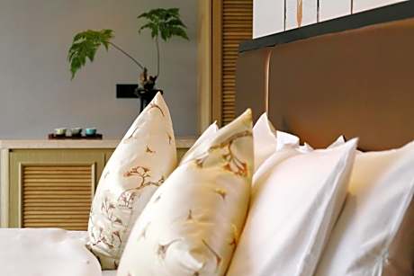 Deluxe Suite with Bay View