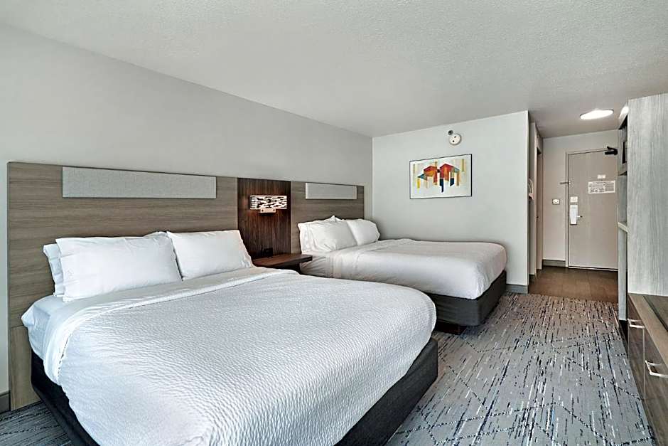 Holiday Inn Express Hotel & Suites Milwaukee-New Berlin By IHG