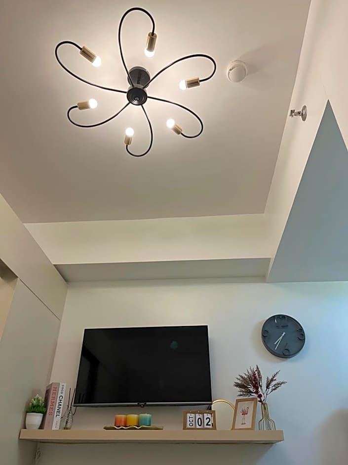 Posh 1BR @ SM Southmall w/ 100mbps and Netflix