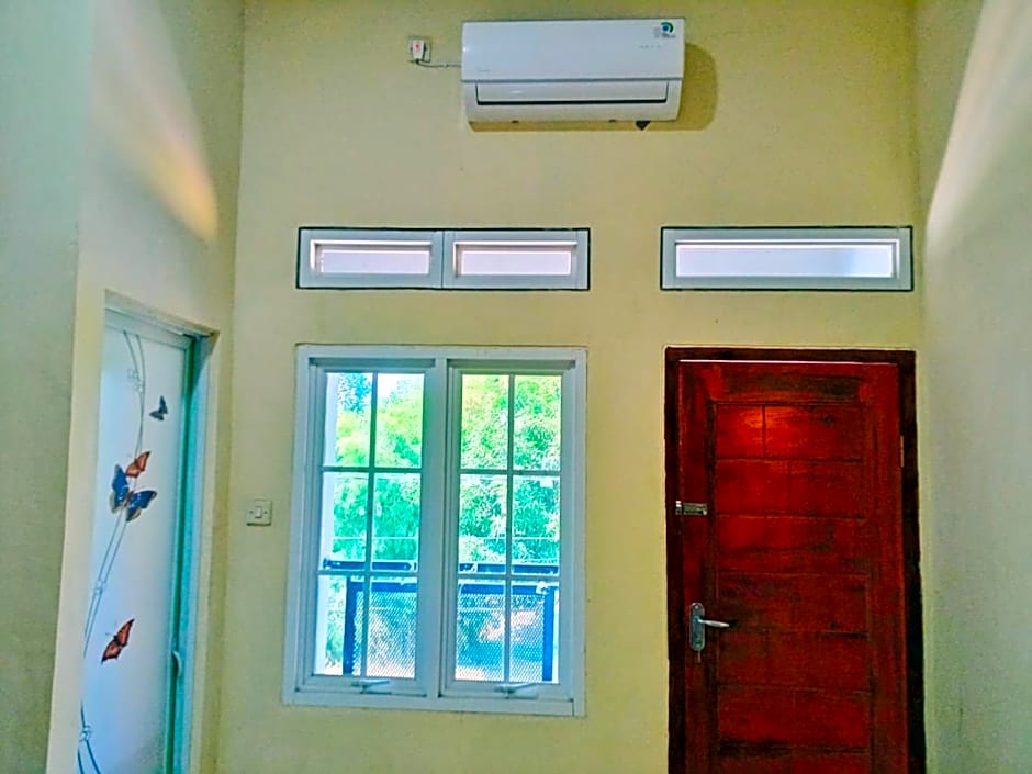 RedDoorz near Alun Alun Slawi