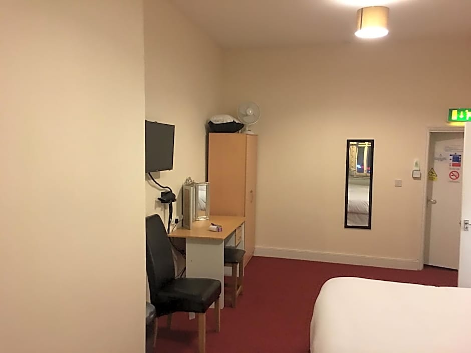 Zdjęcie 1 z 14 — Quadruple Room