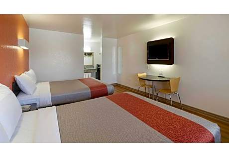 2 Queen Beds | Non-Smoking