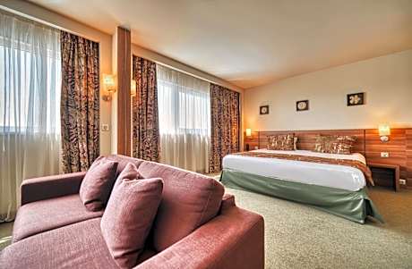 Junior Suite - 1 King Bed 1 Sofa Bed