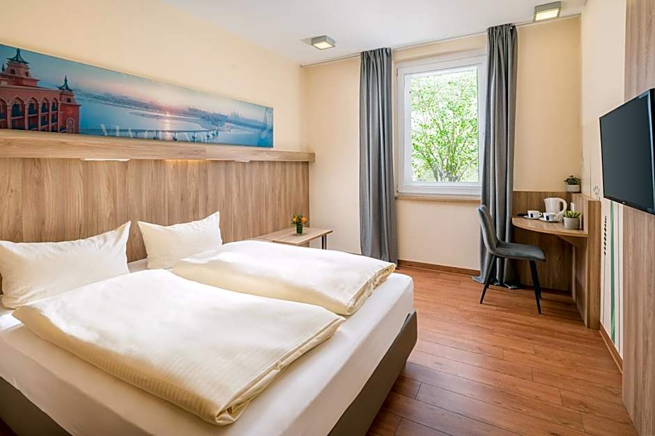 Photo 1 of 11 of Hotel Neumarkt